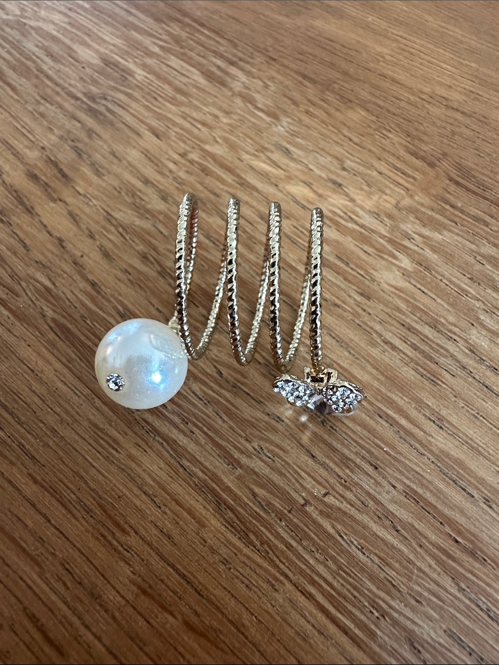 Gold tone Spiral Pearl & Crysal Ring 💍